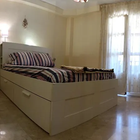 Confortable Habitacion Centrica En Piso Privado Homestay Malaga