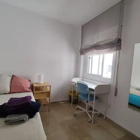 Confortable Habitacion Centrica En Piso Privado Ubytování v soukromí *