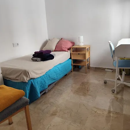 Confortable Habitacion Centrica En Piso Privado Màlaga